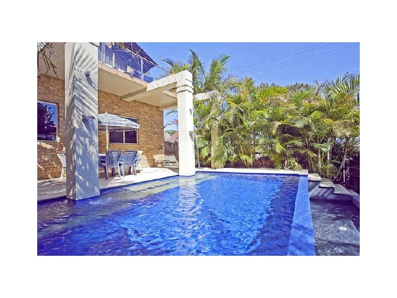 2 Adams Street, Curl Curl NSW 2096