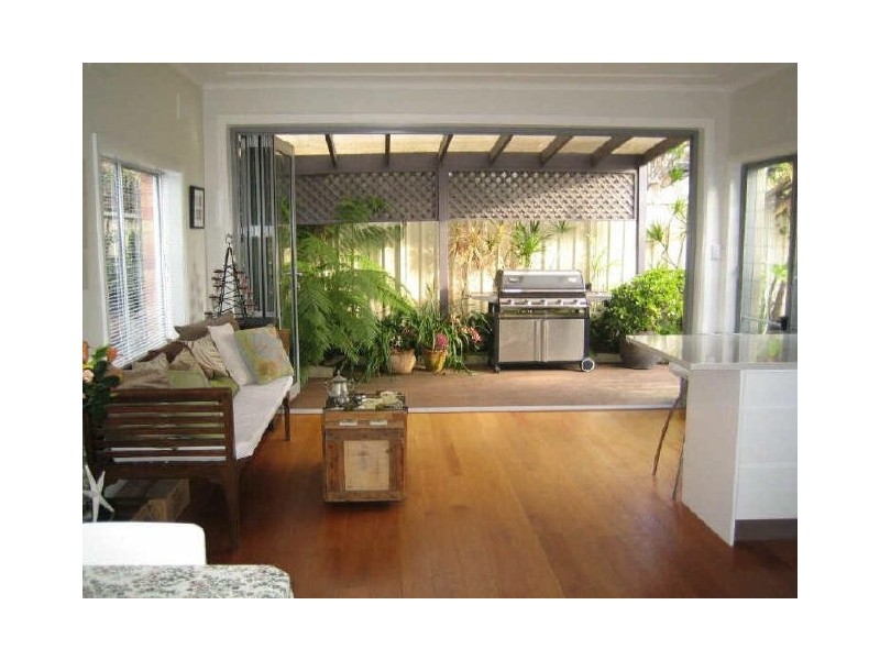 26 Curl Curl Parade, Curl Curl NSW 2096