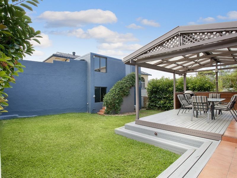 2 Travers Road, Curl Curl NSW 2096