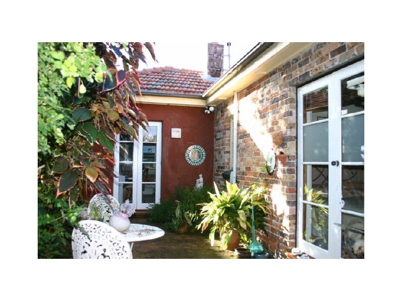 96 Wyadra Avenue, Freshwater NSW 2096