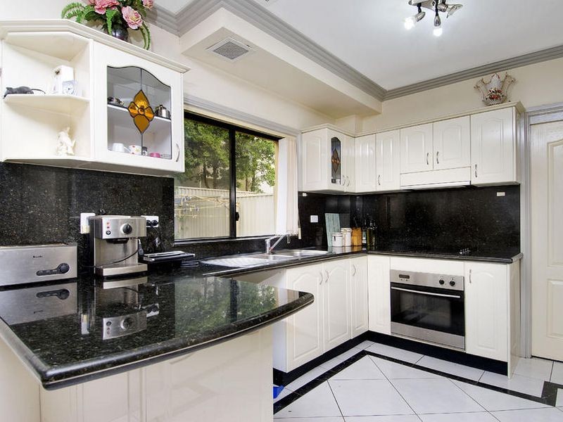 2/110A Targo Road, Girraween NSW 2145