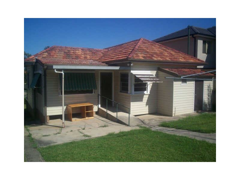 18 Bernard Street, Westmead NSW 2145