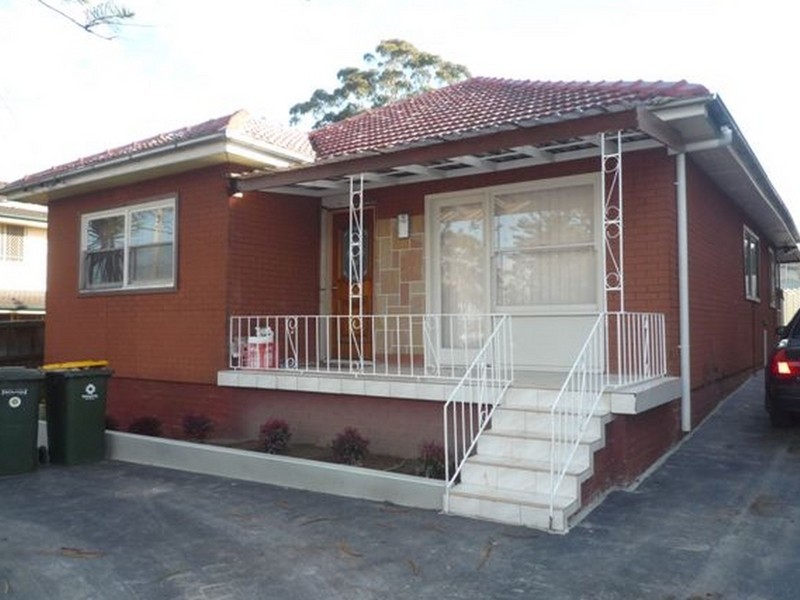 13 Chelmsford Road, South Wentworthville NSW 2145