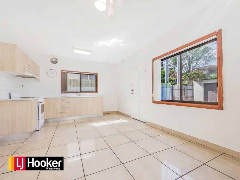 2/61 Mirrabooka Road, Lake Heights NSW 2502
