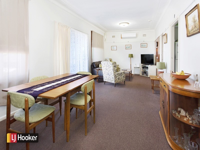 14 Canberra Road, Lake Heights NSW 2502