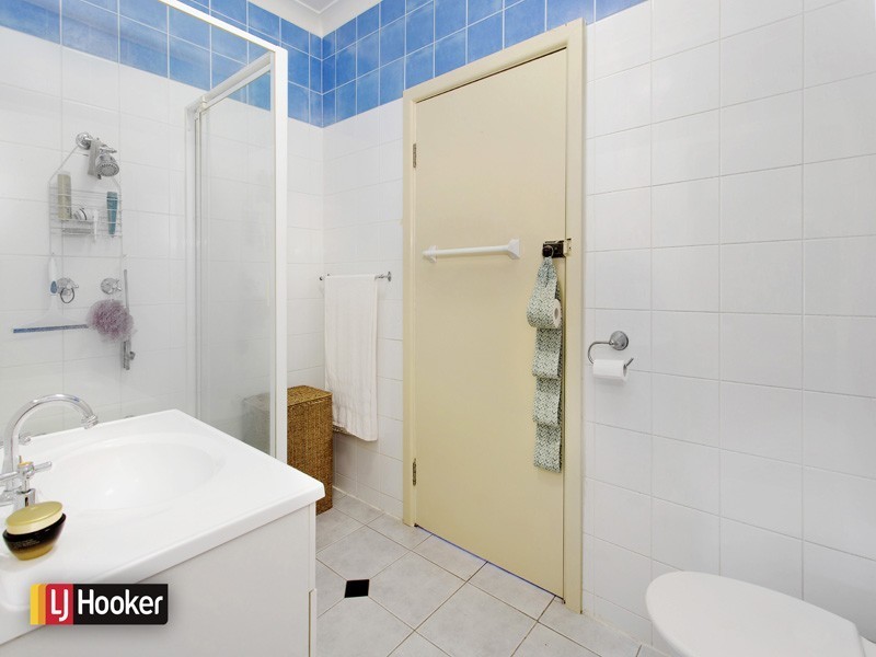 14 Canberra Road, Lake Heights NSW 2502