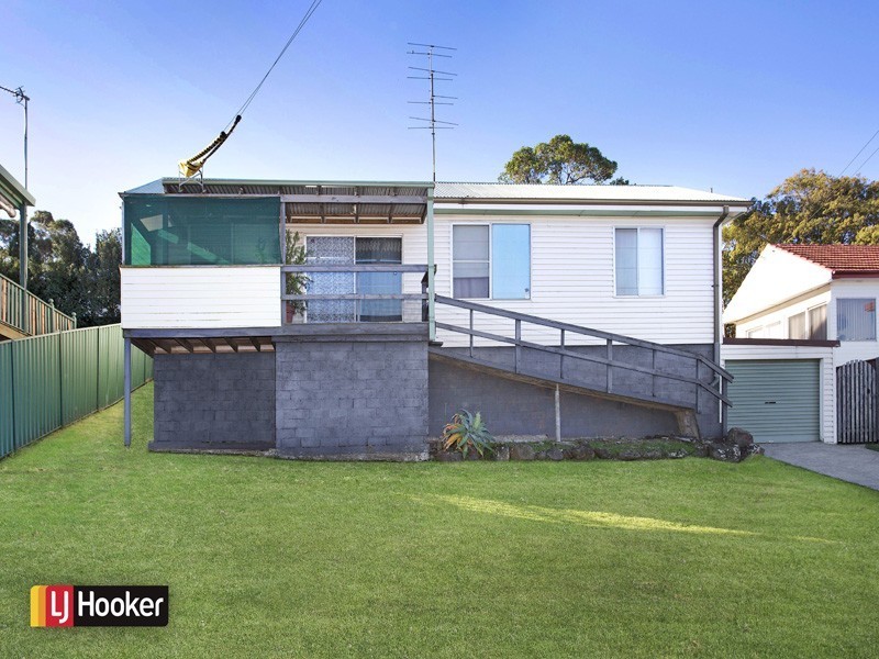14 Canberra Road, Lake Heights NSW 2502