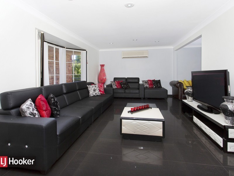 287 Flagstaff Road, Lake Heights NSW 2502
