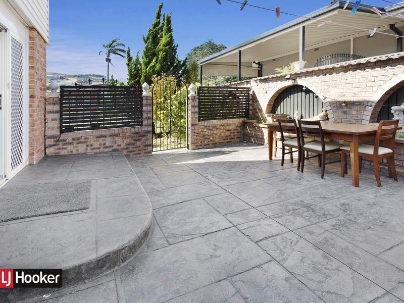 287 Flagstaff Road, Lake Heights NSW 2502