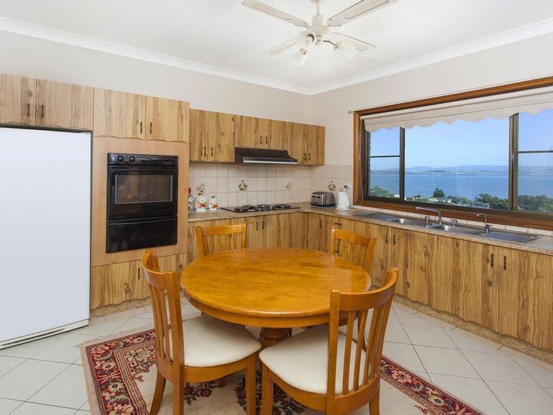 36 Buena Vista Aveue, Lake Heights NSW 2502
