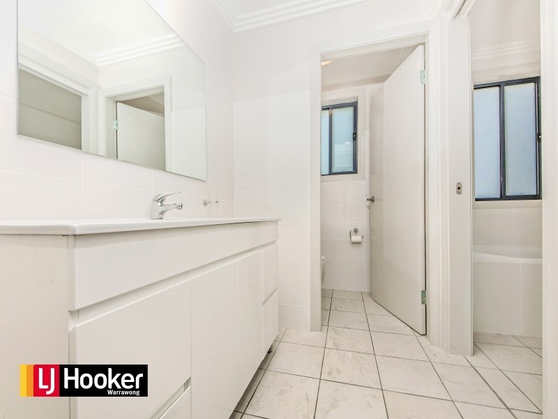 4/15 Hingston Close, Lake Heights NSW 2502