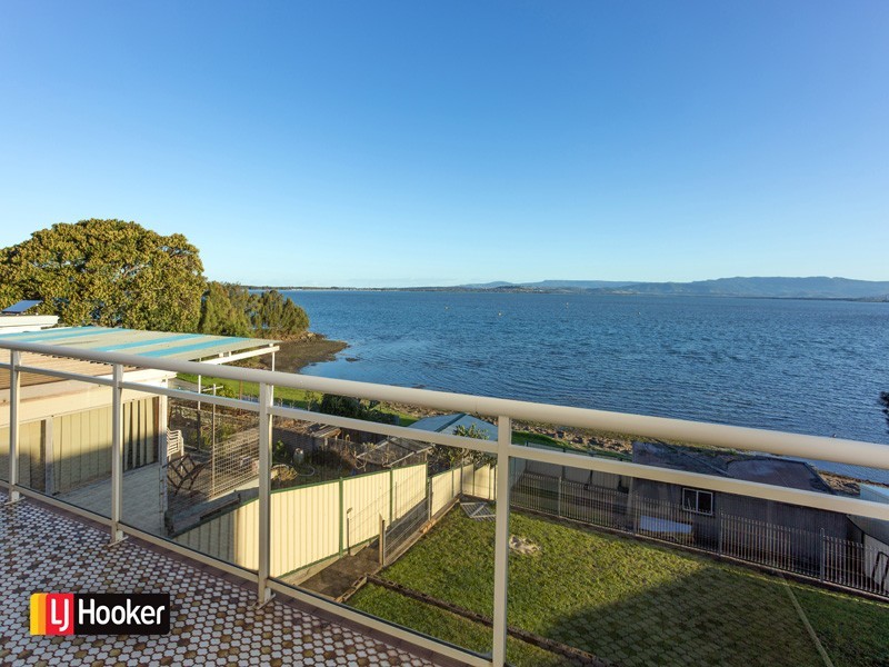 97 Northcliffe Drive, Lake Heights NSW 2502