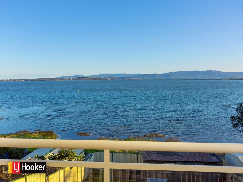 97 Northcliffe Drive, Lake Heights NSW 2502