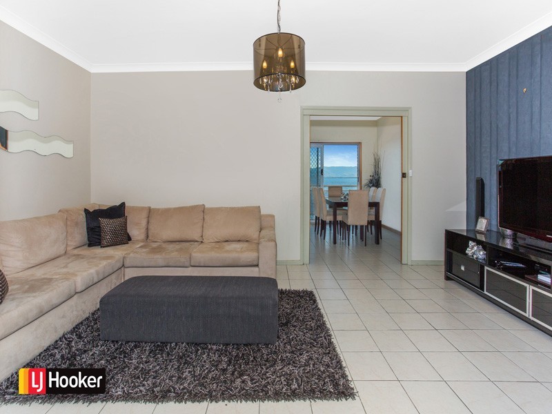 97 Northcliffe Drive, Lake Heights NSW 2502