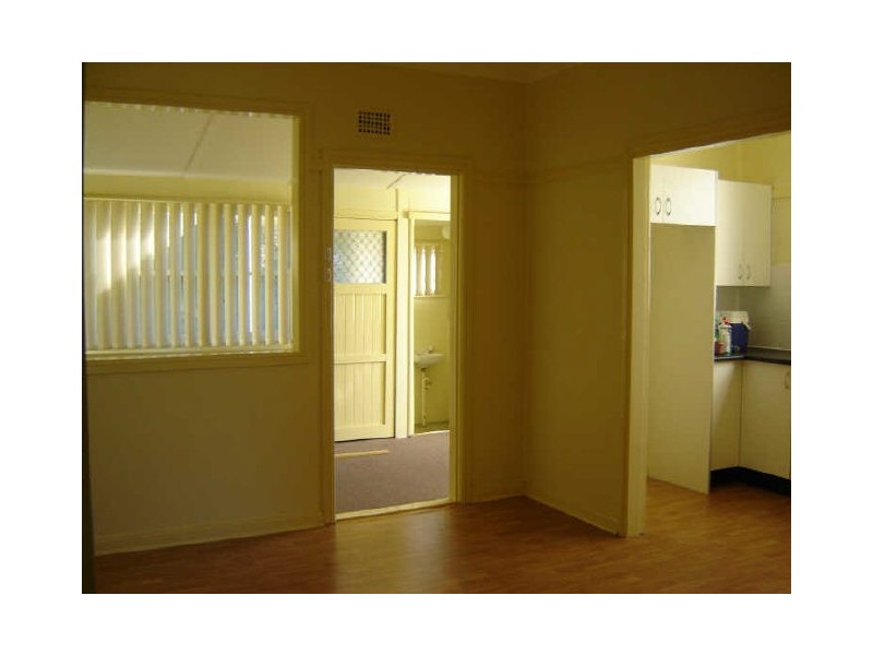84 Lake Heights Road, Lake Heights NSW 2502