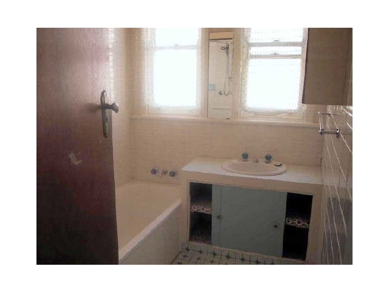 84 Lake Heights Road, Lake Heights NSW 2502