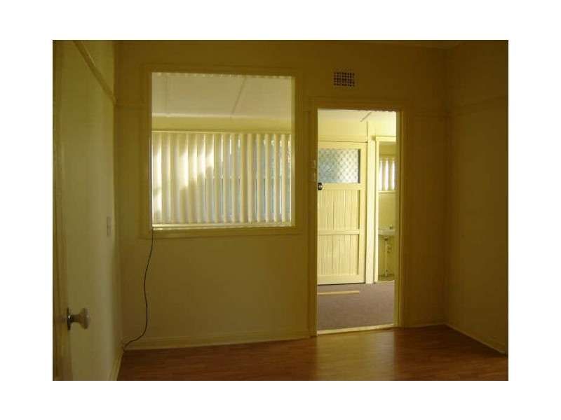 84 Lake Heights Road, Lake Heights NSW 2502