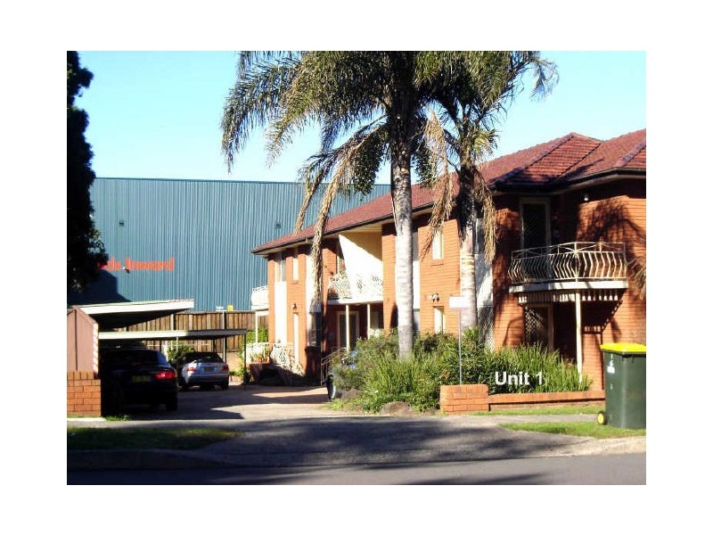 1/23 First Avenue South, Warrawong NSW 2502