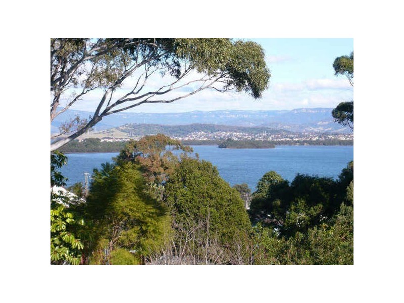 83 Hassan Street, Lake Heights NSW 2502