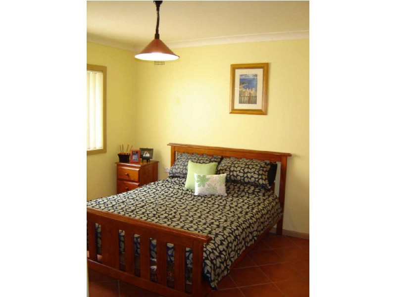 83 Hassan Street, Lake Heights NSW 2502