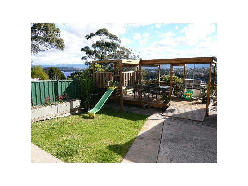 83 Hassan Street, Lake Heights NSW 2502
