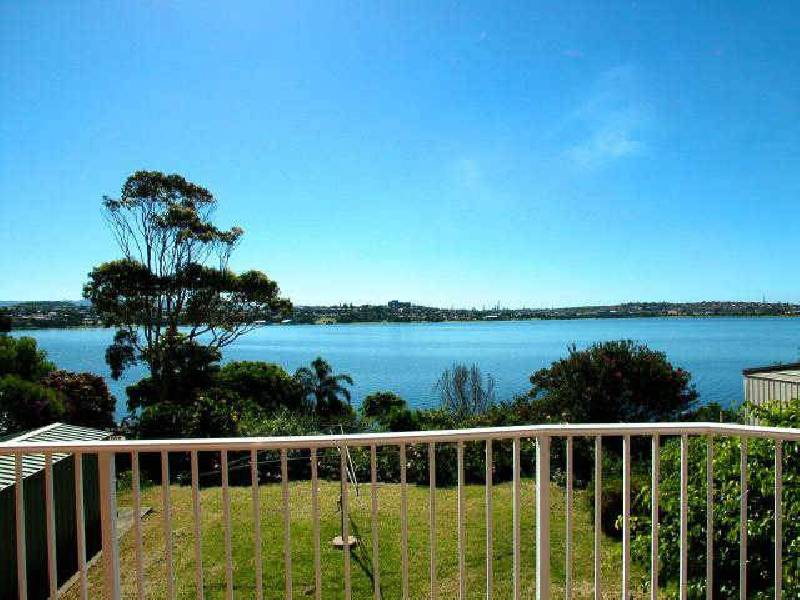 140 Lakeview Parade, Primbee NSW 2502