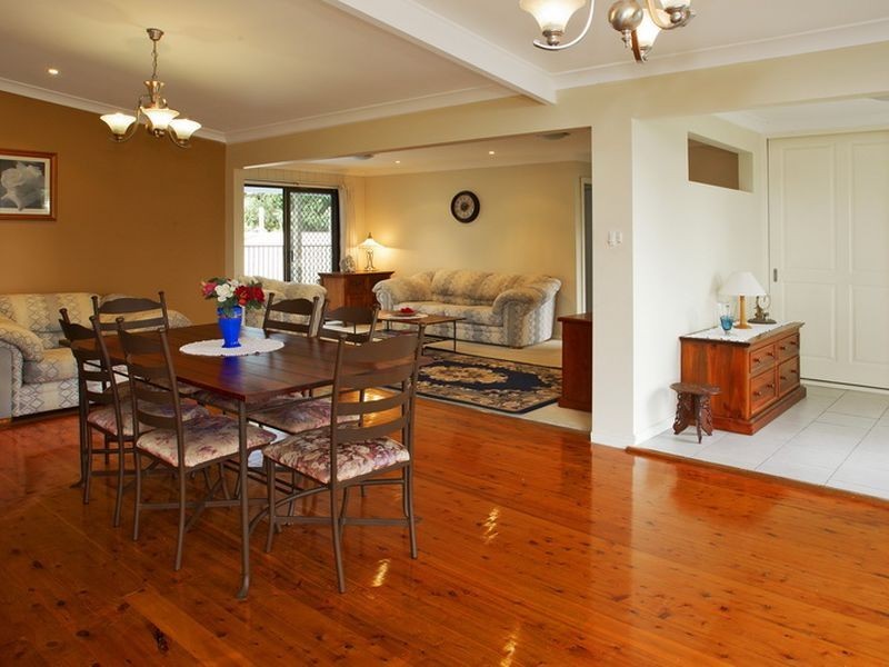 12 Arnold Crescent, Lake Heights NSW 2502
