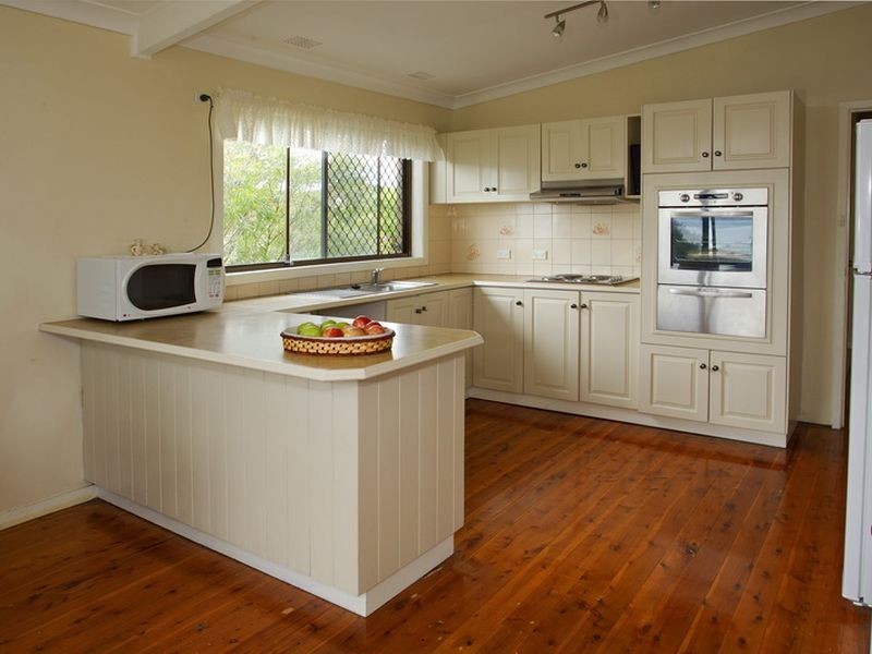 12 Arnold Crescent, Lake Heights NSW 2502