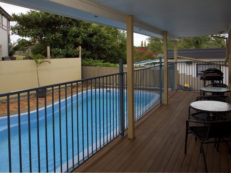 12 Arnold Crescent, Lake Heights NSW 2502