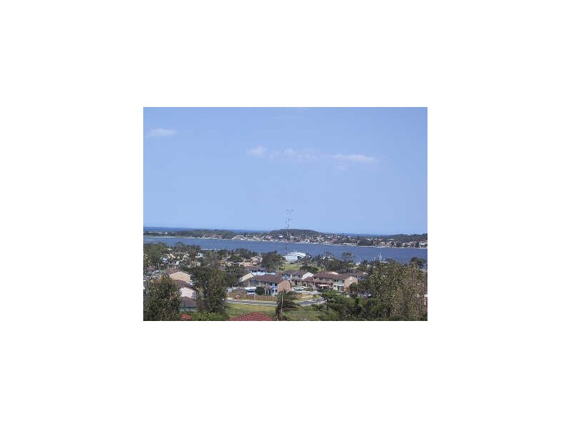 1 Trevor Avenue, Lake Heights NSW 2502