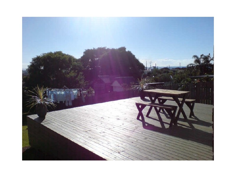 228 Flagstaff Road, Lake Heights NSW 2502