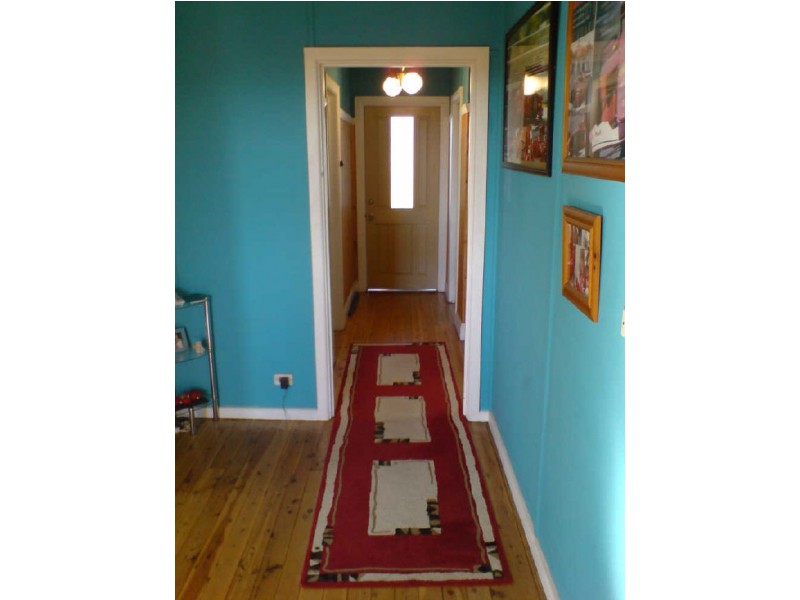 228 Flagstaff Road, Lake Heights NSW 2502