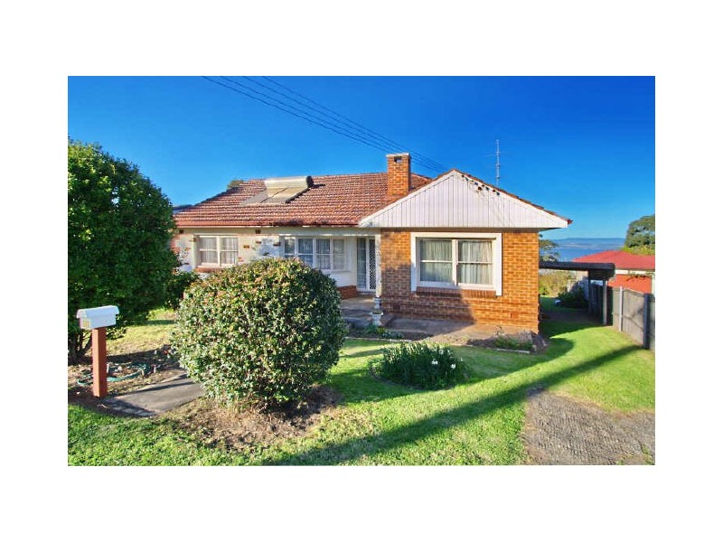 30 Noble Parade, Lake Heights NSW 2502