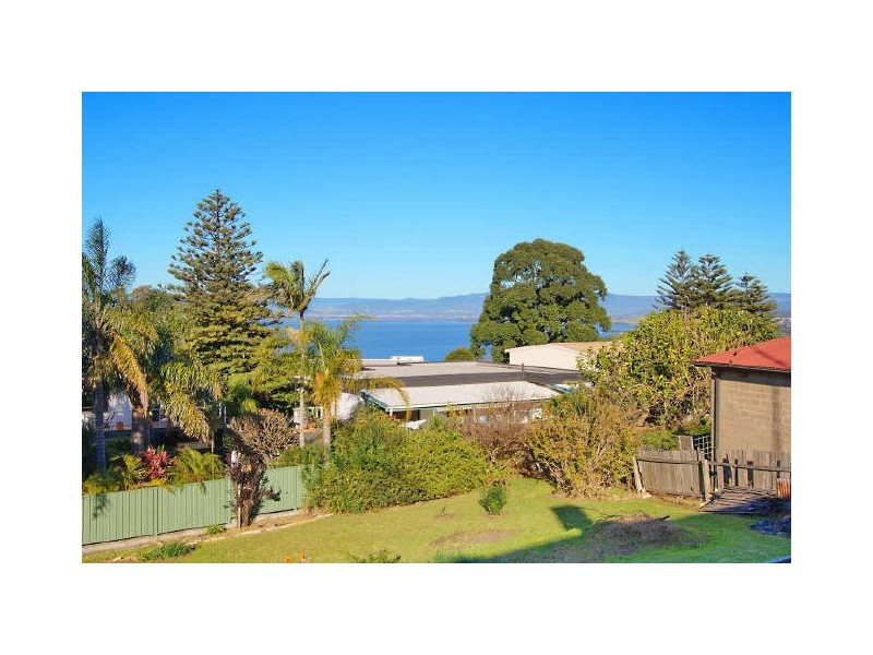 30 Noble Parade, Lake Heights NSW 2502