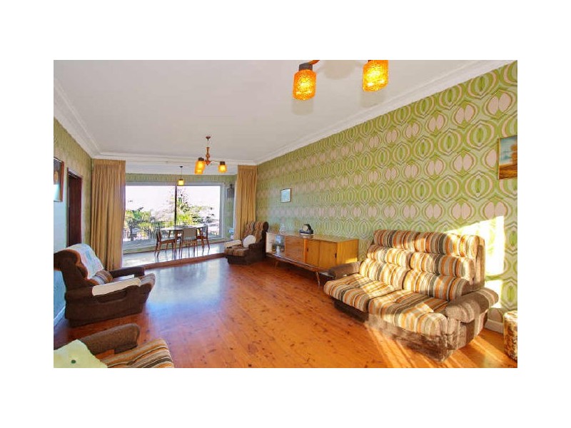 30 Noble Parade, Lake Heights NSW 2502