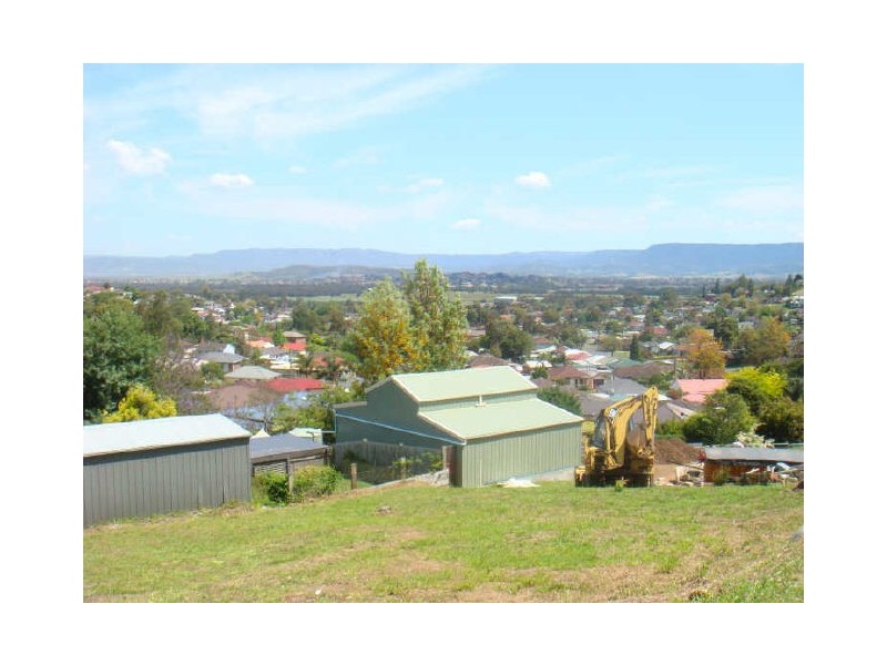 27 Pennant Crescent, Berkeley NSW 2506