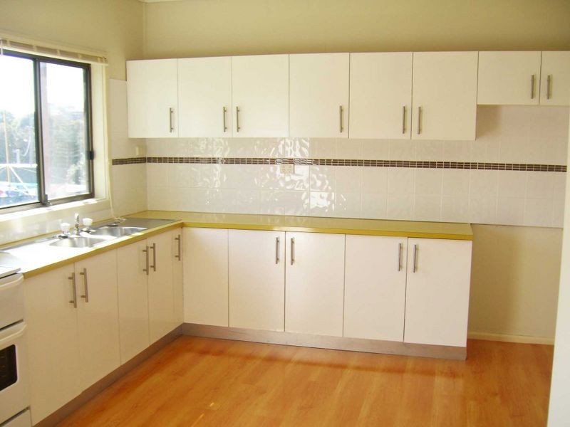258 Northcliffe Drive, Lake Heights NSW 2502
