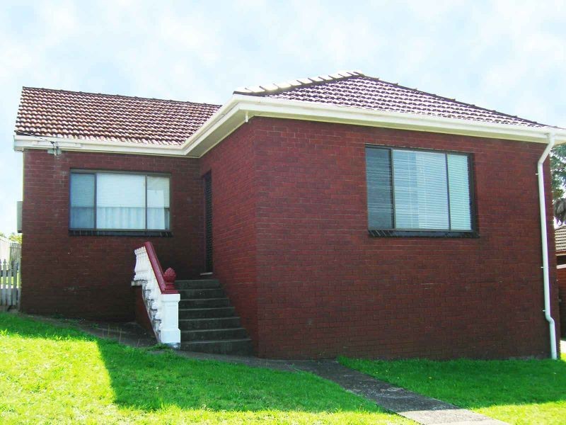 258 Northcliffe Drive, Lake Heights NSW 2502