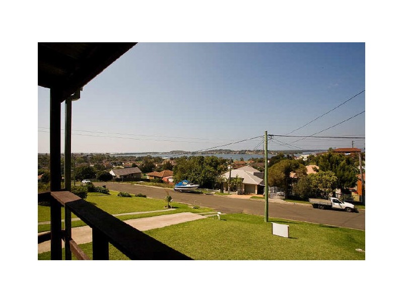 14 Canberra Road, Lake Heights NSW 2502