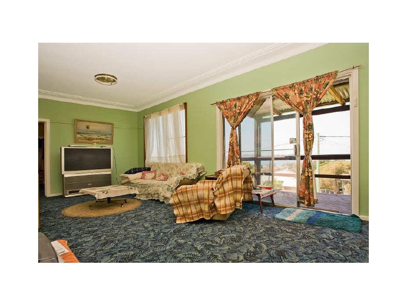 14 Canberra Road, Lake Heights NSW 2502