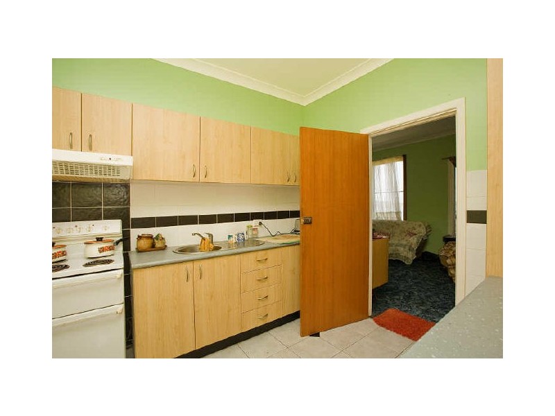 14 Canberra Road, Lake Heights NSW 2502