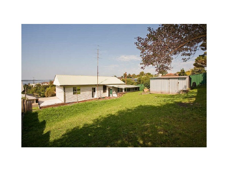 14 Canberra Road, Lake Heights NSW 2502