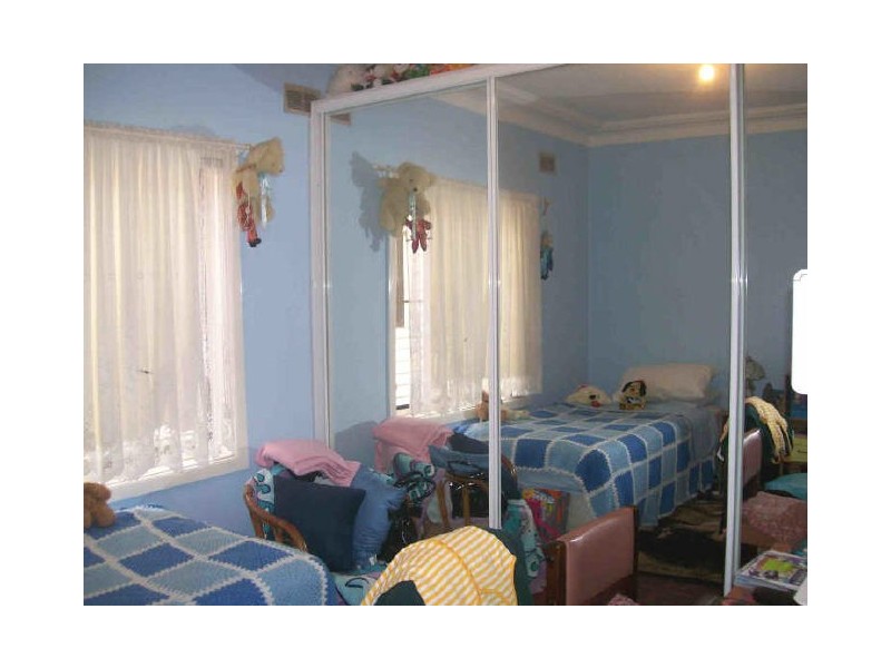 15 McGovern Street, Cringila NSW 2502