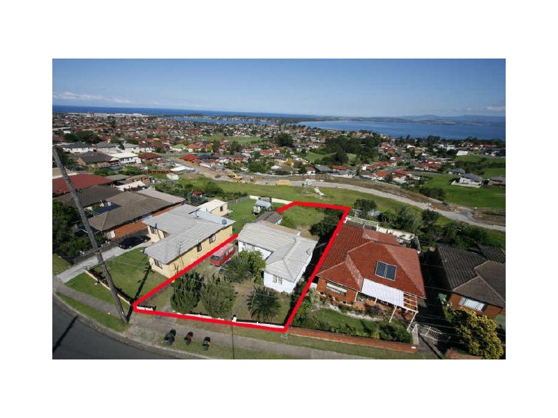 233 Flagstaff Road, Lake Heights NSW 2502