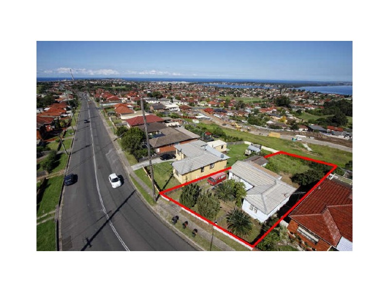 233 Flagstaff Road, Lake Heights NSW 2502