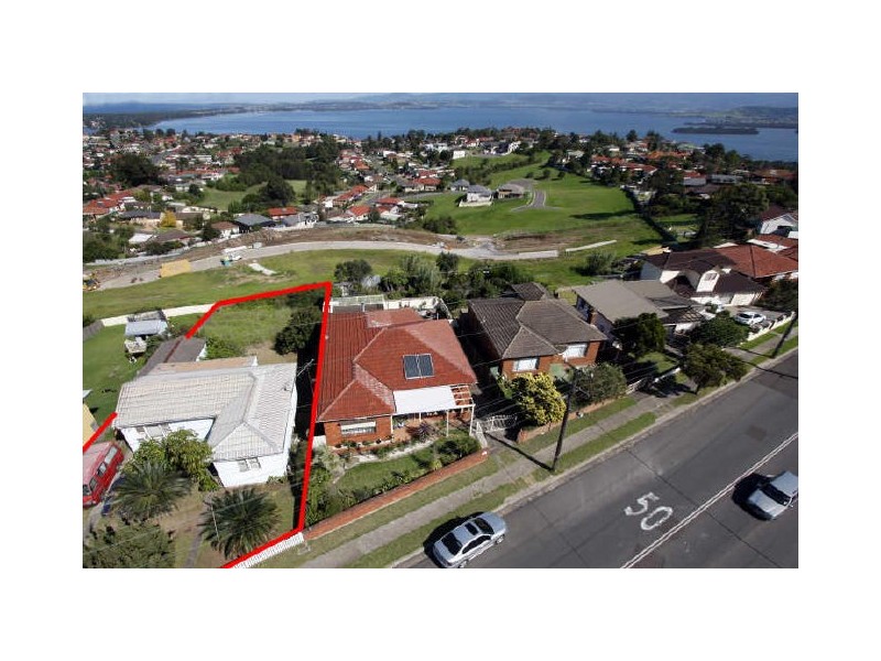 233 Flagstaff Road, Lake Heights NSW 2502
