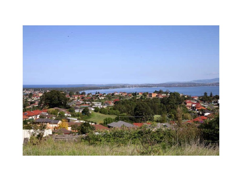 233 Flagstaff Road, Lake Heights NSW 2502