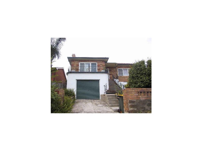 284 Northcliffe Drive, Lake Heights NSW 2502