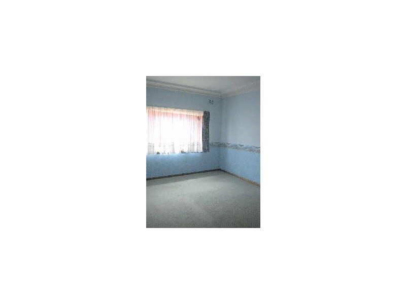 284 Northcliffe Drive, Lake Heights NSW 2502