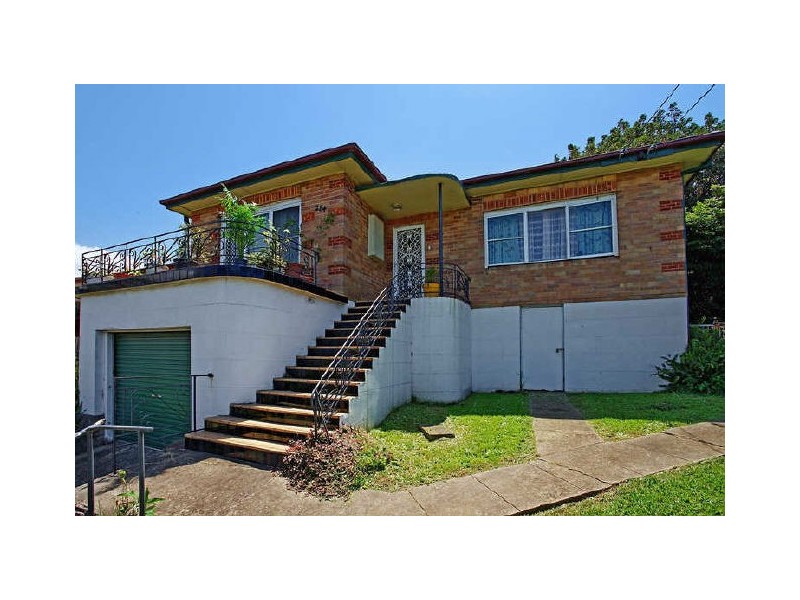 284 Northcliffe Drive, Lake Heights NSW 2502